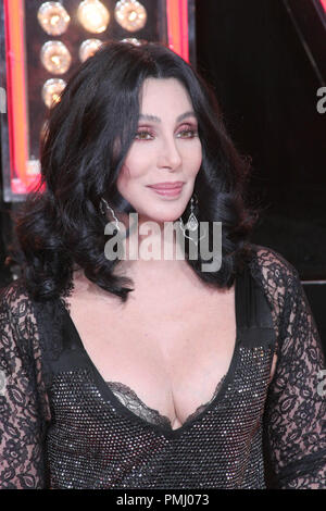 Cher bei der Premiere von Sony Pictures Burlesque. Ankunft gehalten an der Grauman Chinese Theatre in Hollywood, CA, Montag, 15. November 2010. Foto: Richard Chavez/PictureLux Datei Referenz # 30704 160 PLX nur für redaktionelle Verwendung - Alle Rechte vorbehalten Stockfoto