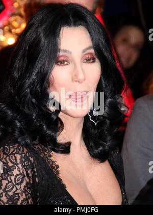 Cher auf der Los Angeles Premiere der BURLESKE im Grauman Chinese Theatre in Hollywood, CA. Die Veranstaltung fand am Montag, den 15. November 2010. Foto von Pedro Ulayan PRPP/PictureLux Datei Referenz # 30704 269 PLX nur für redaktionelle Verwendung - Alle Rechte vorbehalten Stockfoto