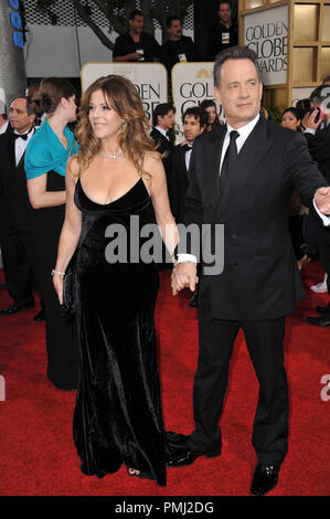 Tom Hanks und Rita Wilson an der 68. jährlichen Golden Globe Awards im Beverly Hilton Hotel. Januar 16, 2011 Beverly Hills, CA Foto von GFS/PictureLux Datei Referenz # 30825 150 Nur für den redaktionellen Gebrauch - Alle Rechte vorbehalten Stockfoto