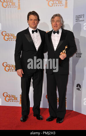Matt Damon und Robert De Niro auf der 68. jährlichen Golden Globe Awards im Beverly Hilton Hotel. Januar 16, 2011 Beverly Hills, CA Foto von GFS/PictureLux Datei Referenz # 30825 201 Nur für den redaktionellen Gebrauch - Alle Rechte vorbehalten Stockfoto