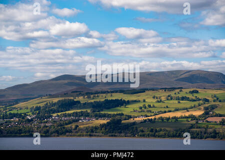 Blick auf Ben Wyvis (1046 m) von der Black Isle, Ross und Cromarty, Schottland, Großbritannien Stockfoto