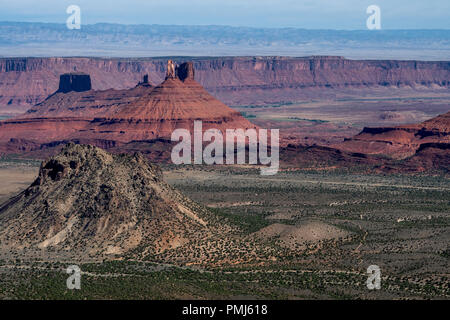 Der Blick in die Burg Tal von der Porcupine Rim Trail, in der Nähe von Moab, Utah, USA. Stockfoto