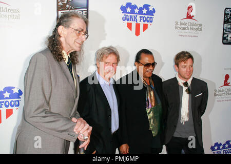 Peter Mayhew, Harrison Ford, Billy Dee Williams und Ewan McGregor bei der Premiere von "Das Imperium schlägt zurück" zum 30-jährigen Jubiläum Liebe Screening. Ankunft am Arclight Kino in Hollywood, CA, 19. Mai 2010 statt. Foto © Joseph Martinez/Picturelux - Alle Rechte vorbehalten. Datei Referenz # 30249 051 JM für die redaktionelle Nutzung nur - Stockfoto