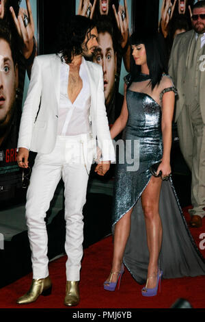 Russell Brand und Katy Perry bei der Premiere von Universal Pictures'' ihn an die Griechische". Ankunft im Griechischen Theater in Los Angeles, CA, 25. Mai 2010 statt. Foto von Joseph Martinez/PictureLux Datei Referenz # 30262 071 PLX nur für redaktionelle Verwendung - Alle Rechte vorbehalten Stockfoto