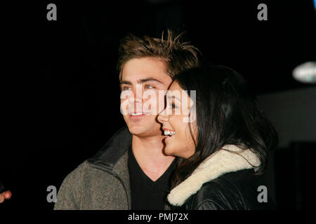 Zac Efron Vanessa Hudgens Get Him Der Griechischen Welt Premiere Los Angeles Ca 25 Mai 2010 Stockfotografie Alamy