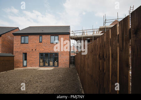 Äußere Aufnahme eines neuen Hauses in Entwicklung. Stockfoto
