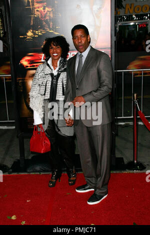 Pauletta Pearson und Denzel Washington bei der Premiere von Twentieth Century Fox "Unaufhaltsam". Ankunft im Regency Dorf Theater in Westwood, CA, 26. Oktober 2010 statt. Foto © Joseph Martinez/Picturelux - Alle Rechte vorbehalten. Datei Referenz # 30608 073 JM für die redaktionelle Nutzung nur - Stockfoto