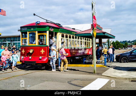 Das Astoria Riverfront Trolley am Columbia River Maritime Museum in Astoria Oregon Stockfoto