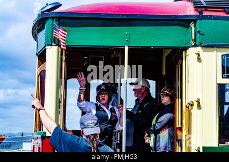 Das Astoria Riverfront Trolley am Columbia River Maritime Museum in Astoria Oregon Stockfoto