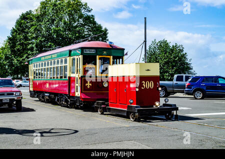 Das Astoria Riverfront Trolley am Columbia River Maritime Museum in Astoria Oregon Stockfoto