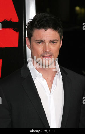 Karl Urban bei der Premiere von Summit Entertainment 'RED'. Ankunft gehalten an der Grauman Chinese Theatre in Hollywood, CA. 11. Oktober 2010. Foto: Richard Chavez/PictureLux Datei Referenz # 30561 003 RAC nur für redaktionelle Verwendung - Alle Rechte vorbehalten Stockfoto