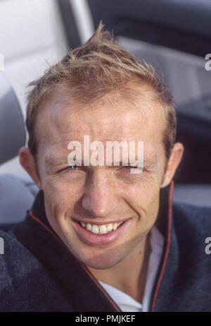 Ehemalige England Rugby captain Matt Dawson sitzt am Steuer eines Autos Stockfoto