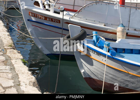 Fischerboote im Alten Hafen, Kerkyra, Griechenland günstig Stockfoto