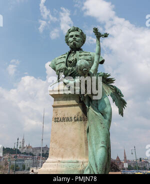 Budapest, Ungarn - 3 August, 2018 Statue von Gabor Szarvas ungarischer Linguist 1832 geboren (V. Bezirk von Budapest, Istvan Szechenyi Platz) Stockfoto