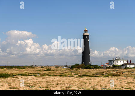 Der alte Leuchtturm Dungeness mit zugehörigen Gebäuden, Kent, England. 31. August 2018 Stockfoto