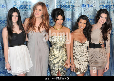 Kylie Jenner, Khloe Kardashian, Kim Kardashian, Kourtney Kardashian & Kendall Jenner an der 2011 Menschen Choice Awards - Ankunft im Nokia Theatre L.A. statt Leben in Los Angeles, CA. Die Veranstaltung fand am Mittwoch, 5. Januar 2011. Foto von PRPP Pacific Rim Foto Presse/PictureLux Stockfoto