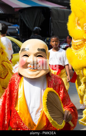 BANGKOK, THAILAND - 30. SEPTEMBER 2016: Chinesische Löwentanz in Yaowarat oder Bangkok Chinatown Straße während des chinesischen Vegetarische Festival in Thailand 2016. Stockfoto