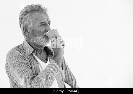 Portrait ältere Menschen trinken heißen Kaffee vision Zukunft konzept mit Platz für Text Stockfoto
