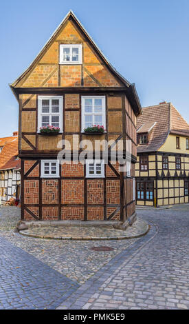 Kleines Haus in der historischen Stadt Quedlinburg, Deutschland Stockfoto