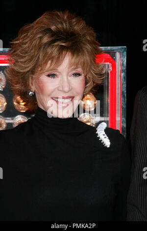 Jane Fonda bei der Premiere von Screen Gems' "Burlesque". Ankünfte am Grauman's Chinese Theater in Hollywood, CA, November 15, 2010 statt. Foto von Joseph Martinez/PictureLux Datei Referenz # 30704 125 PLX nur für den redaktionellen Gebrauch - Alle Rechte vorbehalten Stockfoto