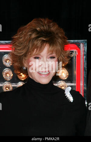 Jane Fonda bei der Premiere von Screen Gems' "Burlesque". Ankünfte am Grauman's Chinese Theater in Hollywood, CA, November 15, 2010 statt. Foto von Joseph Martinez/PictureLux Datei Referenz # 30704 126 PLX nur für redaktionelle Verwendung - Alle Rechte vorbehalten Stockfoto