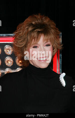 Jane Fonda bei der Premiere von Screen Gems' "Burlesque". Ankünfte am Grauman's Chinese Theater in Hollywood, CA, November 15, 2010 statt. Foto von Joseph Martinez/PictureLux Datei Referenz # 30704 127 PLX nur für redaktionelle Verwendung - Alle Rechte vorbehalten Stockfoto