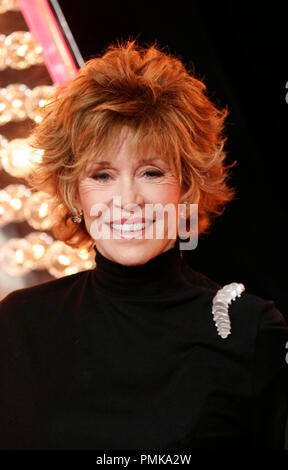 Jane Fonda bei der Premiere von Screen Gems' "Burlesque". Ankünfte am Grauman's Chinese Theater in Hollywood, CA, November 15, 2010 statt. Foto von Joseph Martinez/PictureLux Datei Referenz # 30704 128 PLX nur für redaktionelle Verwendung - Alle Rechte vorbehalten Stockfoto