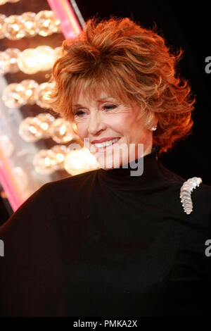 Jane Fonda bei der Premiere von Screen Gems' "Burlesque". Ankünfte am Grauman's Chinese Theater in Hollywood, CA, November 15, 2010 statt. Foto von Joseph Martinez/PictureLux Datei Referenz # 30704 129 PLX nur für redaktionelle Verwendung - Alle Rechte vorbehalten Stockfoto