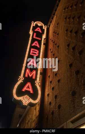 Alabama Theater, Innenstadt von Birmingham Alabama auf der 3. Avenue in Richtung Norden. Stockfoto