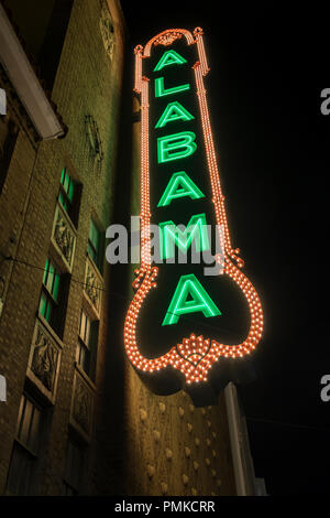 Alabama Theater, Innenstadt von Birmingham Alabama auf der 3. Avenue in Richtung Norden. Stockfoto