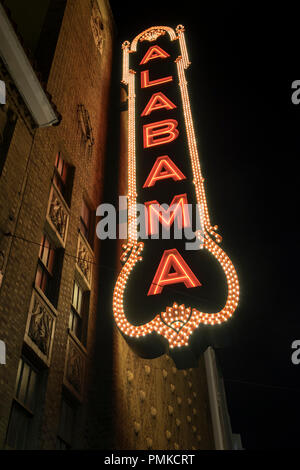 Alabama Theater, Innenstadt von Birmingham Alabama auf der 3. Avenue in Richtung Norden. Stockfoto