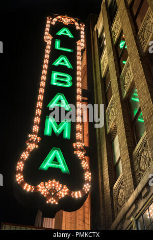 Alabama Theater, Innenstadt von Birmingham Alabama auf der 3. Avenue in Richtung Norden. Stockfoto