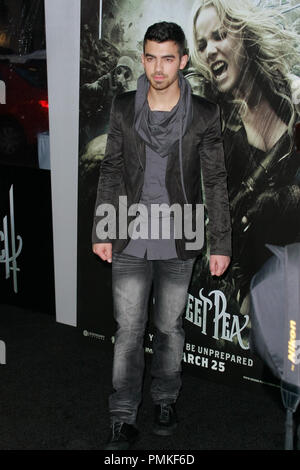 Joe Jonas bei der Premiere von Warner Brothers Pictures' ucker Punch". Ankünfte am Grauman's Chinese Theater in Hollywood, CA, 23. März 2011 abgehalten. Foto von Joe Martinez/PictureLux Stockfoto