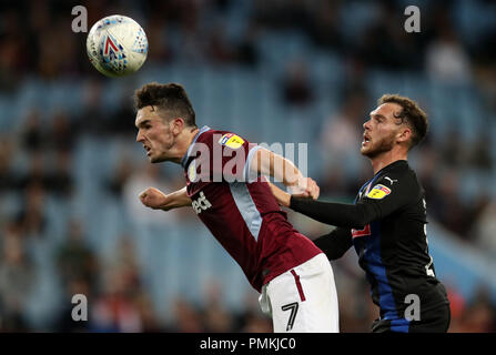 Aston Villa John McGinn (links) und Rotherham United Jon Taylor Kampf um den Ball in den Himmel Wette WM-Match in der Villa Park, Birmingham. Stockfoto