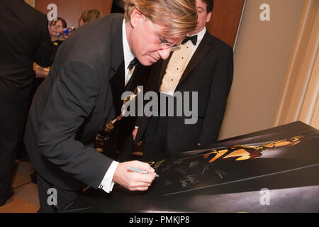 Nach dem Gewinn des Oscar für Adaptiertes Drehbuch für Arbeiten zum Thema "Das soziale Netz, Aaron Sorkin ist Backstage während des Live ABC Television Network des 83. jährlichen Academy Awards aus dem Kodak Theater in Hollywood, CA Sonntag, 27 Februar, 2011 ausgestrahlt. Datei Referenz # 30871 438 Nur für den redaktionellen Gebrauch - Alle Rechte vorbehalten Stockfoto