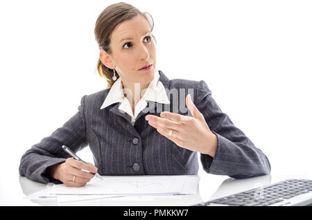 Business woman erklären, etwas im Büro Schreibtisch. Auf weissem Hintergrund. Stockfoto