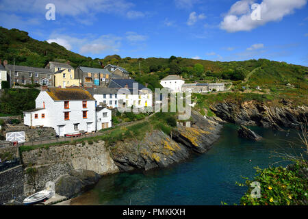 Blick über das hübsche Dorf Eglinton auf der Roseland Halbinsel, Cornwall, South West England, Großbritannien Stockfoto