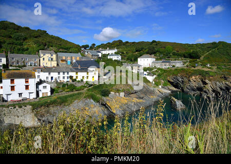 Blick über das hübsche Dorf Eglinton auf der Roseland Halbinsel, Cornwall, South West England, Großbritannien Stockfoto