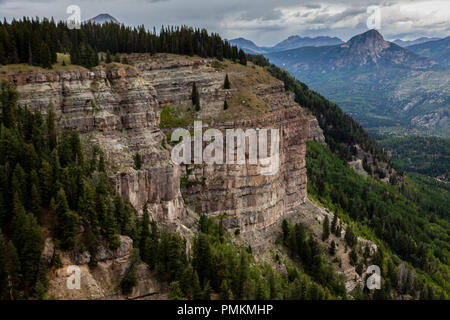 Sedimentären Felsen Wände sind ein reichlich vorhandenes Feature, wo das Colorado Plateau und die felsigen Berge treffen in der nähe von Durango, Co. Stockfoto