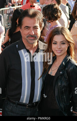 Joe Mantegna und Tochter Gia bei der Weltpremiere von Disney Pixar's "Cars 2". Ankunft am El Capitan Theatre in Hollywood, CA, 18. Juni 2011 abgehalten. Foto von Joe Martinez/PictureLux Stockfoto