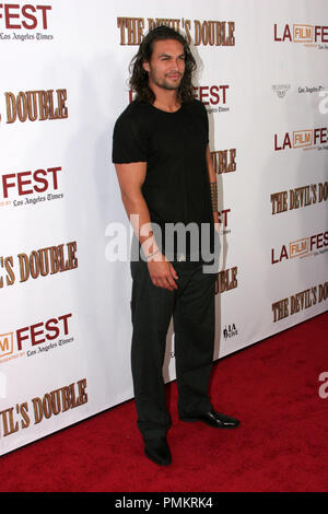 Jason Momoa im LA Special Screening von lionsgate's 'Doppel des Teufels' an der 2011 Los Angeles Film Festival. Ankunft am Regal Cinemas L.A. statt Live 1 in Los Angeles, CA, 20. Juni 2011. Foto: Richard Chavez/PictureLux Stockfoto