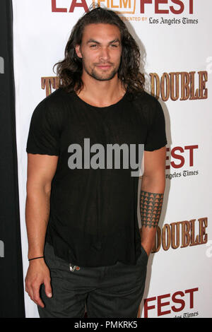 Jason Momoa im LA Special Screening von lionsgate's 'Doppel des Teufels' an der 2011 Los Angeles Film Festival. Ankunft am Regal Cinemas L.A. statt Live 1 in Los Angeles, CA, 20. Juni 2011. Foto: Richard Chavez/PictureLux Stockfoto