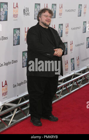 Co-Writer/Produzent Guillermo Del Toro an der Los Angeles Premiere des Films Bezirk 'Don't Der Dunklen "Angst werden. Ankunft am Regal Cinemas L.A. statt Live Stadion 14 in Los Angeles, CA, 26. Juni 2011. Foto: Richard Chavez/PictureLux Stockfoto