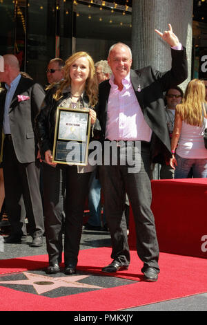 Melissa Etheridge und Hamish Dodds (Präsident und CEO von Hard Rock International) im Hollywood Handelskammer Zeremonie ihr mit einem Stern auf dem Hollywood Walk of Fame zu Ehren in Hollywood, CA, 27. September 2011. Foto von Joe Martinez/PictureLux Stockfoto