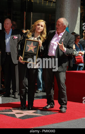 Melissa Etheridge und Hamish Dodds (Präsident und CEO von Hard Rock International) im Hollywood Handelskammer Zeremonie ihr mit einem Stern auf dem Hollywood Walk of Fame zu Ehren in Hollywood, CA, 27. September 2011. Foto von Joe Martinez/PictureLux Stockfoto