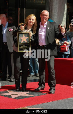 Melissa Etheridge und Hamish Dodds (Präsident und CEO von Hard Rock International) im Hollywood Handelskammer Zeremonie ihr mit einem Stern auf dem Hollywood Walk of Fame zu Ehren in Hollywood, CA, 27. September 2011. Foto von Joe Martinez/PictureLux Stockfoto