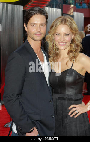 Kadee Strickland und Jason Behr bei der Weltpremiere von DreamWorks Pictures' "Real Steel". Ankunft am Gibson Amphitheater in Universal City, CA, 2. Oktober 2011 statt. Foto: Joe Martinez Shooting Star Stockfoto