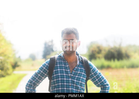 Porträt eines lächelnden Wanderer, Deutschland Stockfoto