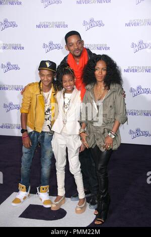 Jaden Smith, Willow Smith, Will Smith, Jada Pinkett Smith 02/08/11' Justin Bieber: Sag niemals nie "Premiere @ Nokia Theatre L.A. Live Photo von Ima Kuroda/www.HollywoodNewsWire.net/PictureLux Stockfoto