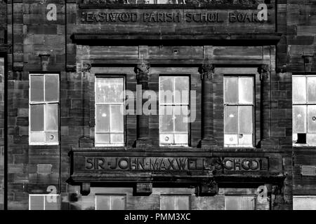 Sir John Maxwell Grundschule unterschreiben und datieren in Pollokshaws. GLASGOW, Schottland. Stockfoto